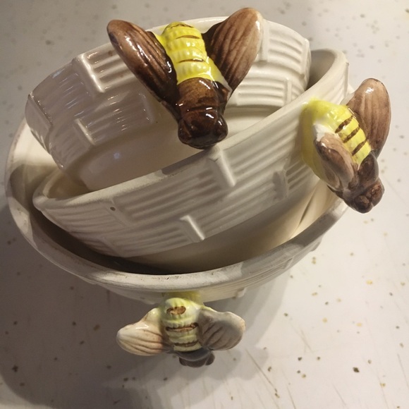 Vintage Beehive Measuring Cups - Picture 2 of 6